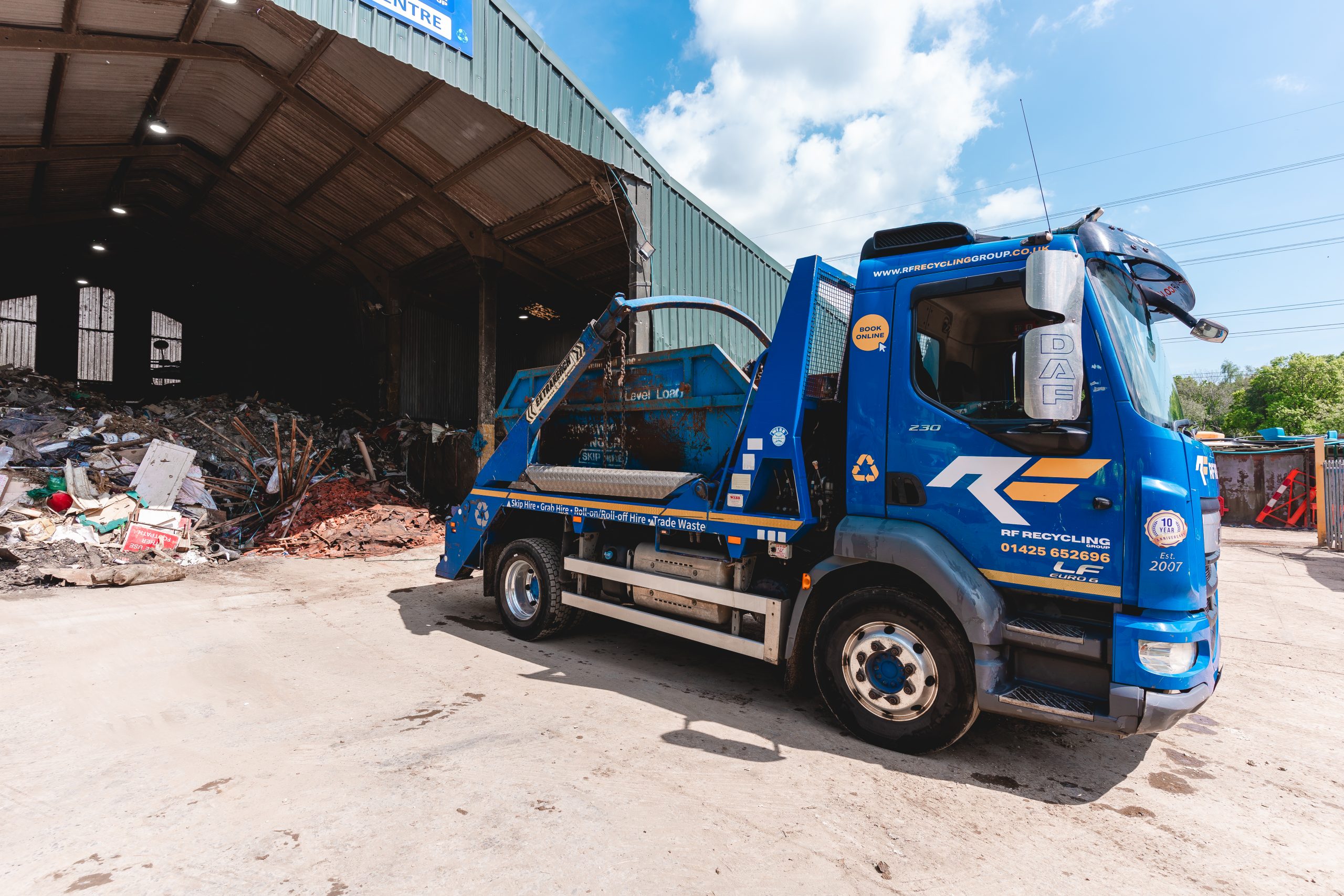 rf recycling truck offloading skip